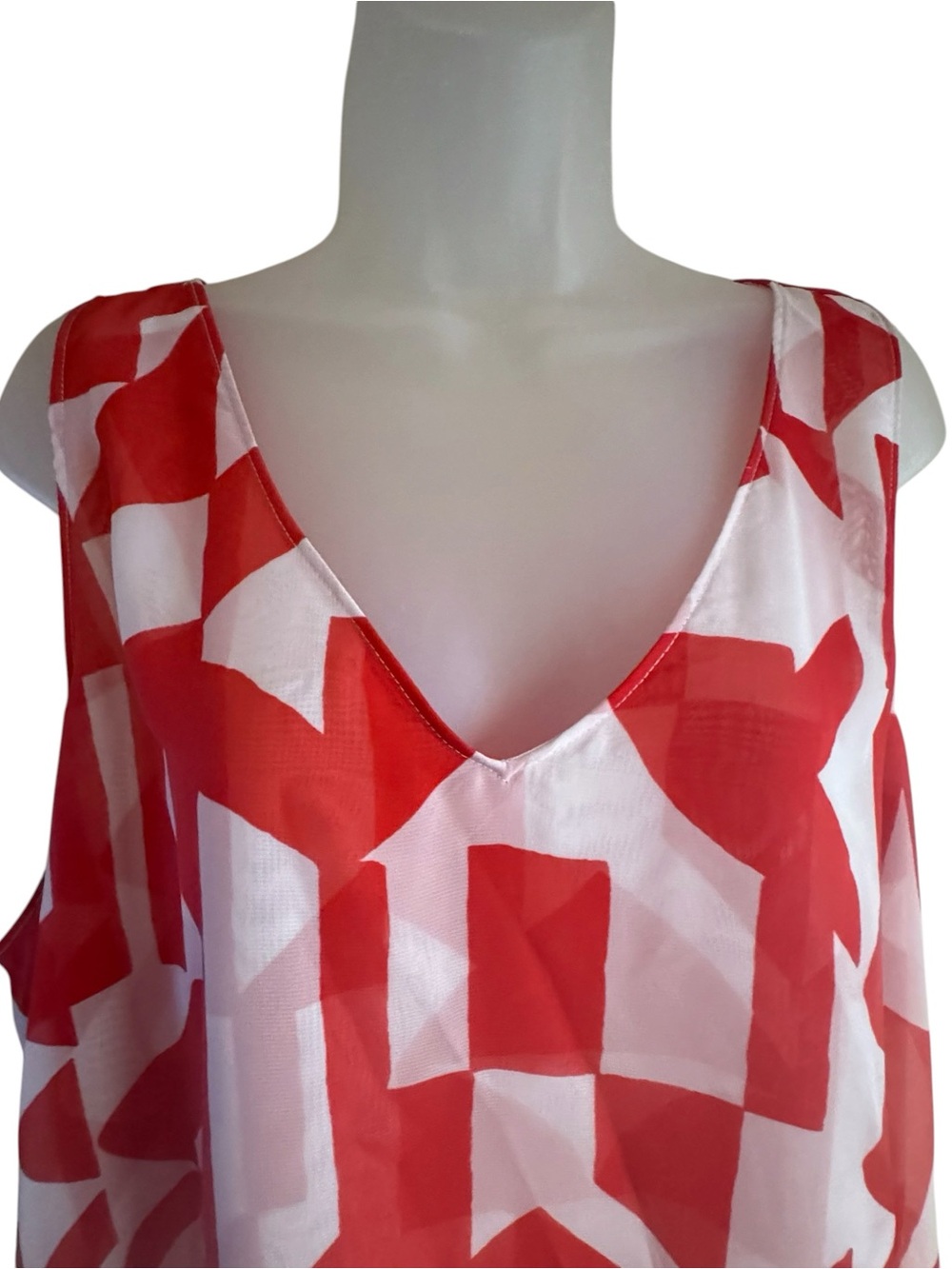 Lane Bryant Red & White Geometric V-Neck Flowy Shell PLUS: 24 #Y - Picture 2 of 5